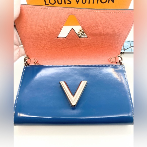 LOUIS VUITTON Limited Edition Aqua Epi Leather Twist - Picture 6 of 14